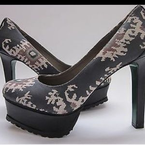 Lisa For Donald J Pliner Raz-T01 in Tapestry Suede